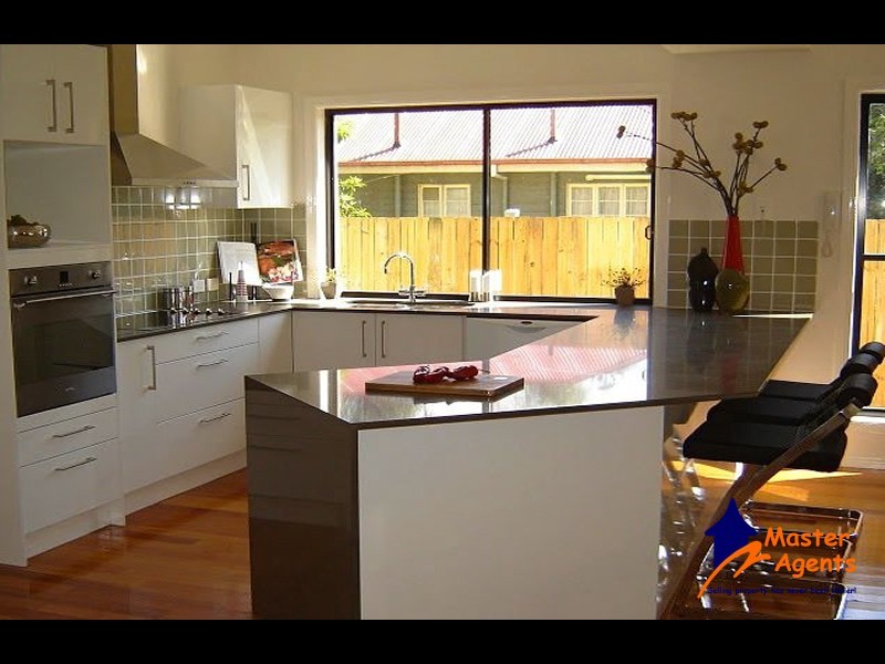 132 McIlwraith Ave, Norman Park QLD 4170