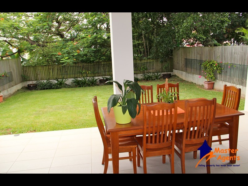 132 McIlwraith Ave, Norman Park QLD 4170