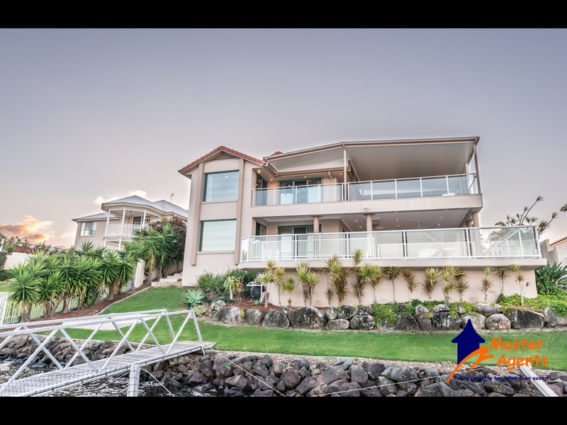 55 Bollard Circuit, Clear Island Waters QLD 4226