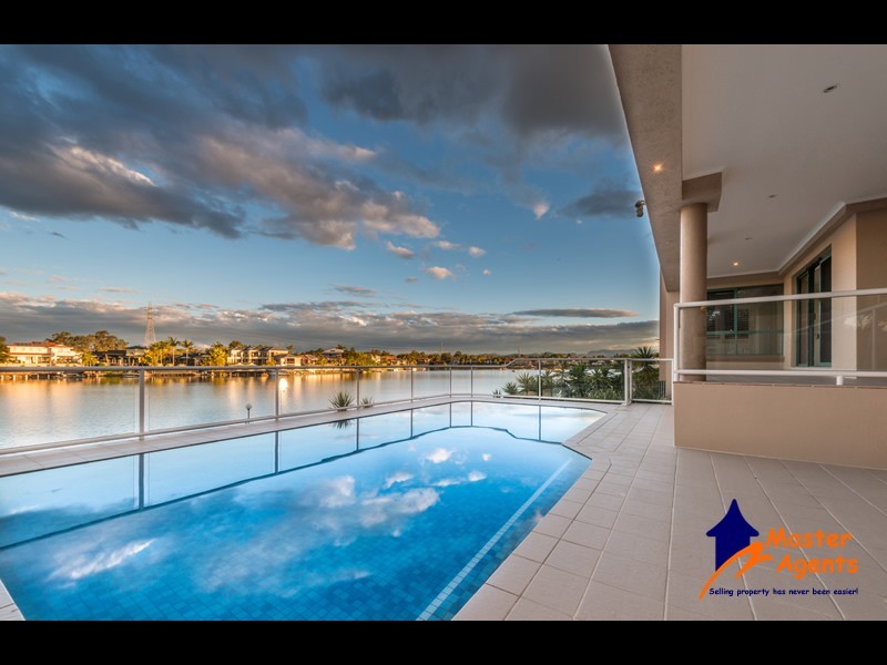 55 Bollard Circuit, Clear Island Waters QLD 4226