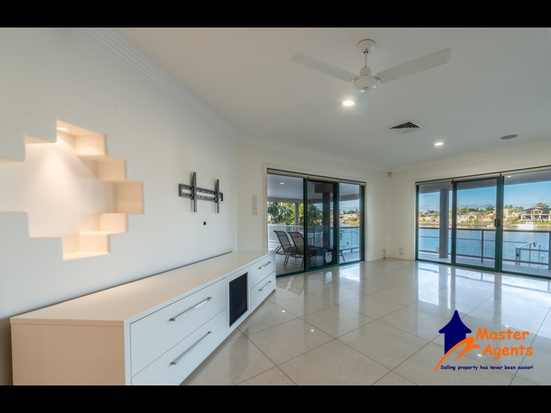 55 Bollard Circuit, Clear Island Waters QLD 4226