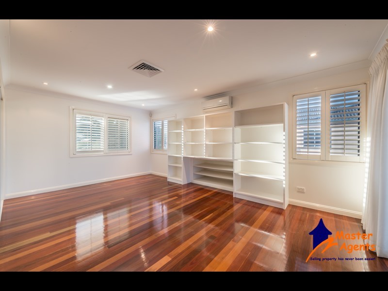 55 Bollard Circuit, Clear Island Waters QLD 4226