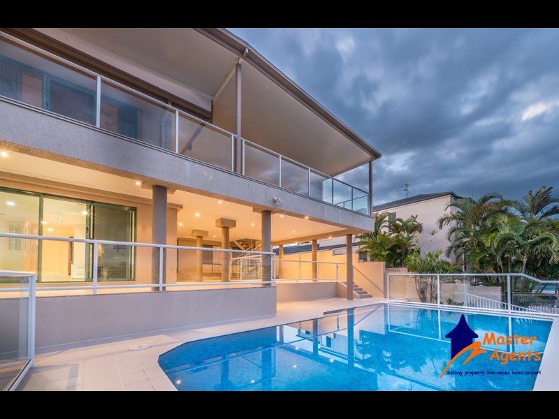 55 Bollard Circuit, Clear Island Waters QLD 4226