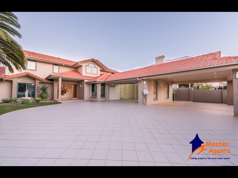 55 Bollard Circuit, Clear Island Waters QLD 4226
