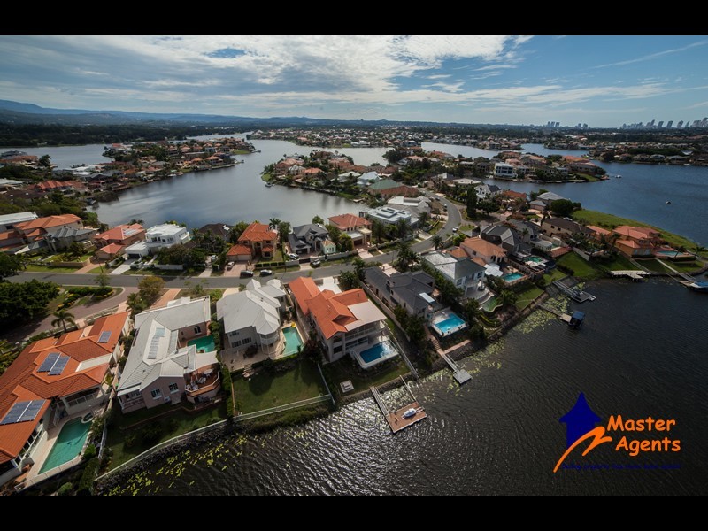 55 Bollard Circuit, Clear Island Waters QLD 4226