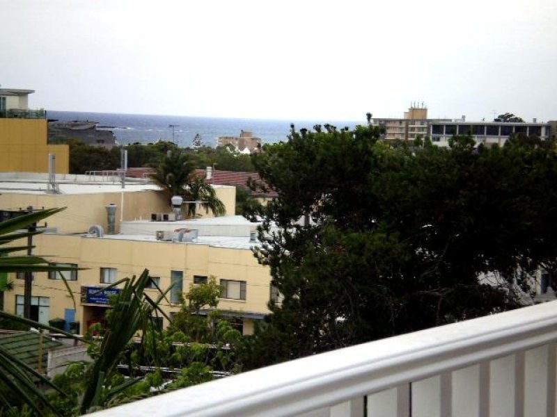 6 May Road, Dee Why NSW 2099