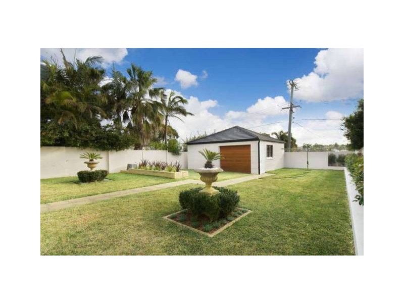 10 Ozone Parade, North Curl Curl NSW 2099