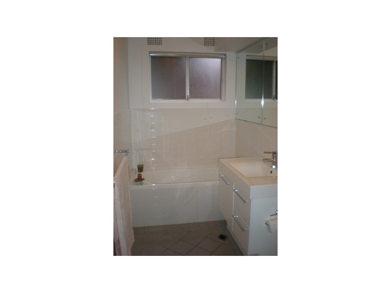 2/56 Wyadra Avenue, Freshwater NSW 2096