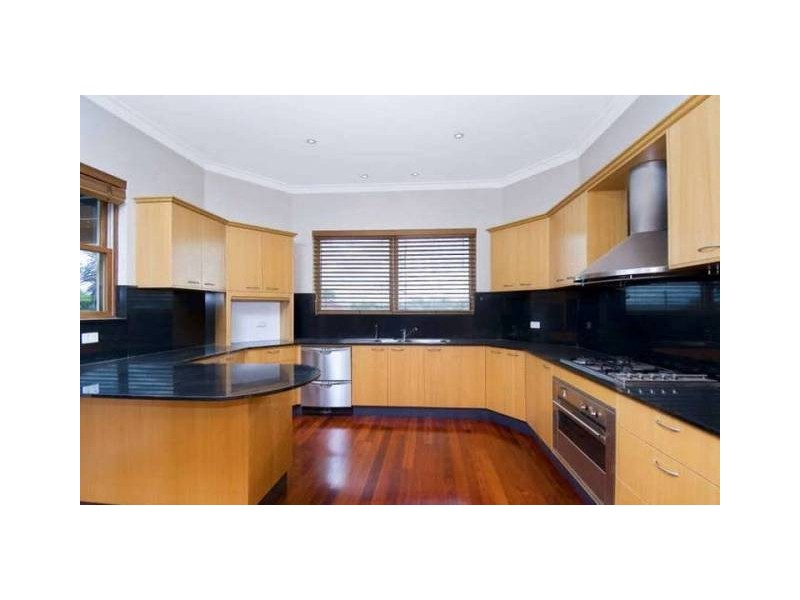 10 Ozone Parade, North Curl Curl NSW 2099