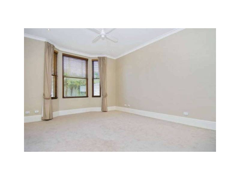 10 Ozone Parade, North Curl Curl NSW 2099