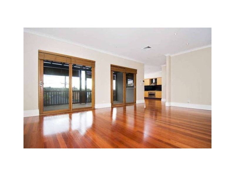 10 Ozone Parade, North Curl Curl NSW 2099