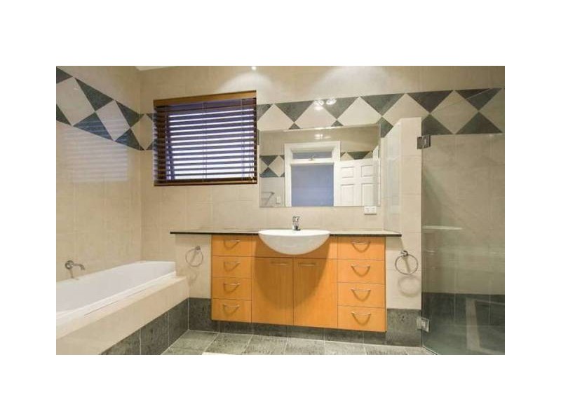 10 Ozone Parade, North Curl Curl NSW 2099