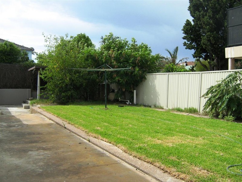 33 General Holmes Drive, Brighton-le-sands NSW 2216