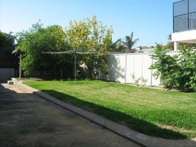 33 General Holmes Drive, Brighton-le-sands NSW 2216