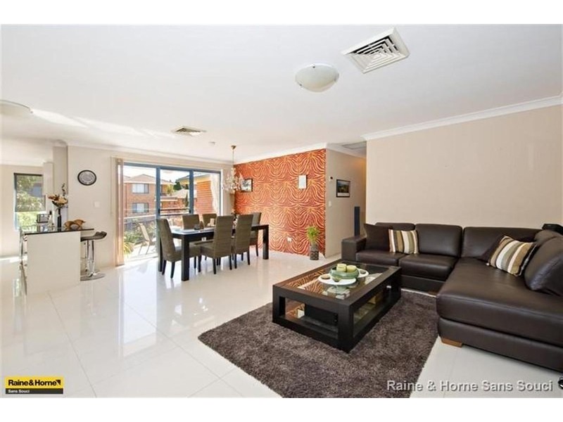 15/8-18 Shaftesbury Street, Carlton NSW 2218