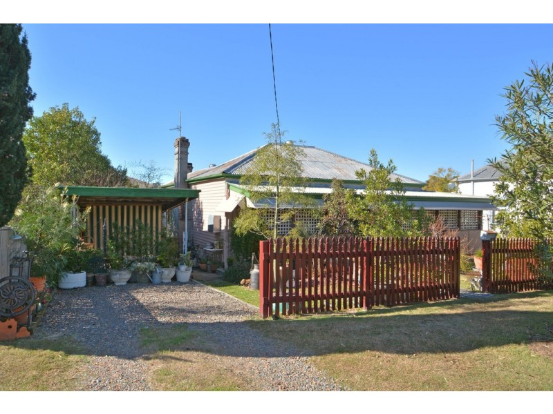 83 Lord Street, Dungog NSW 2420