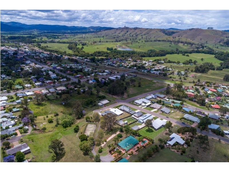 42 Melbee Circuit, Dungog NSW 2420