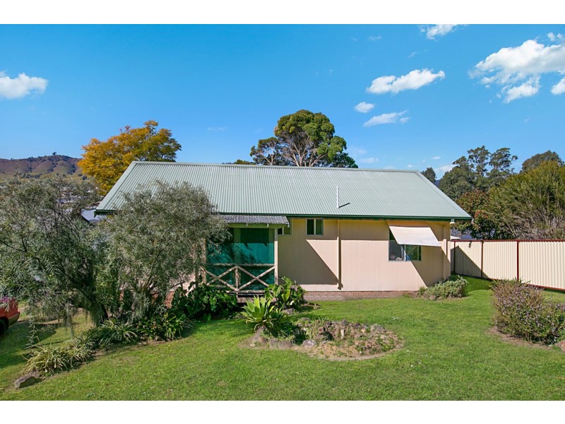 12 Moore Street, Dungog NSW 2420