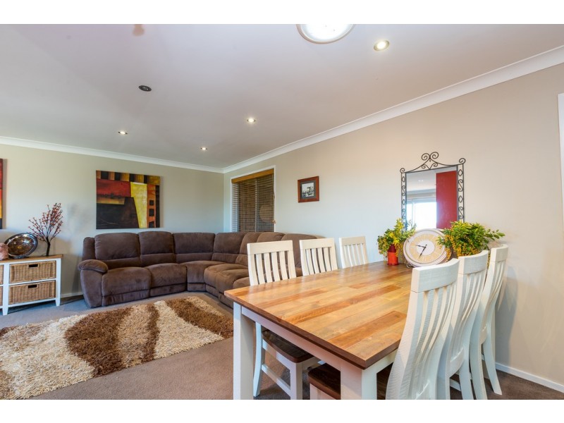 14 Holt Place, Raymond Terrace NSW 2324