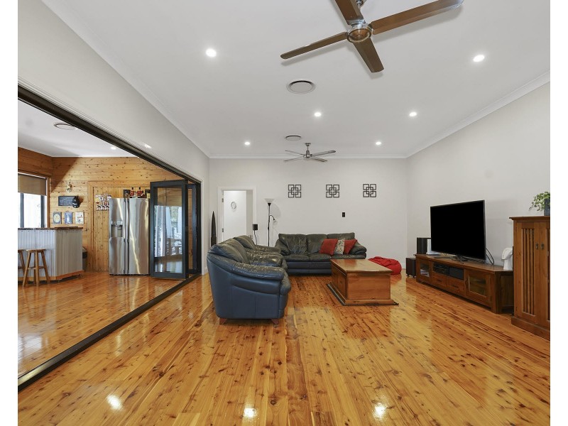 9 Giles Road, Seaham NSW 2324