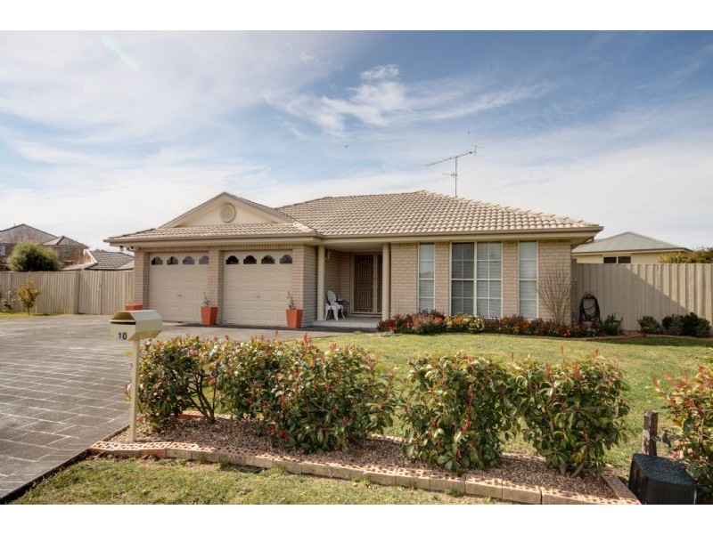 10 Dumfries Place, East Bowral NSW 2576