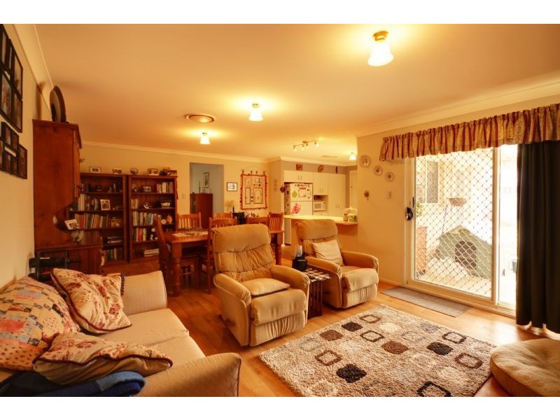 10 Dumfries Place, East Bowral NSW 2576
