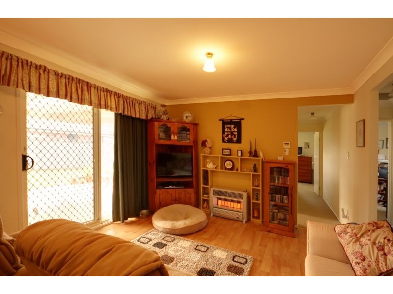 10 Dumfries Place, East Bowral NSW 2576