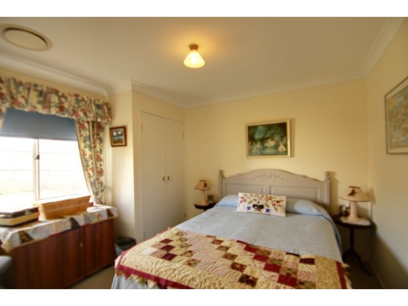 10 Dumfries Place, East Bowral NSW 2576