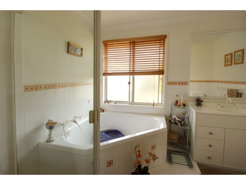 10 Dumfries Place, East Bowral NSW 2576