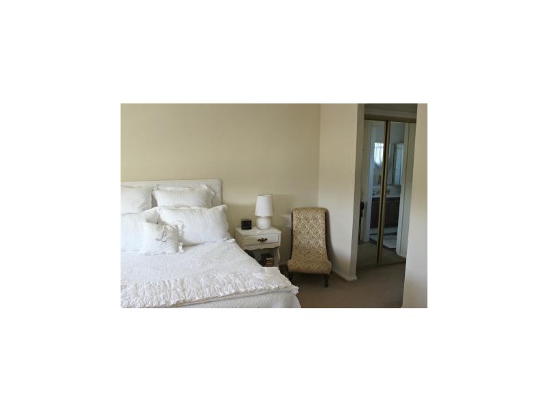 10 Plateau Drive, Razorback NSW 2571