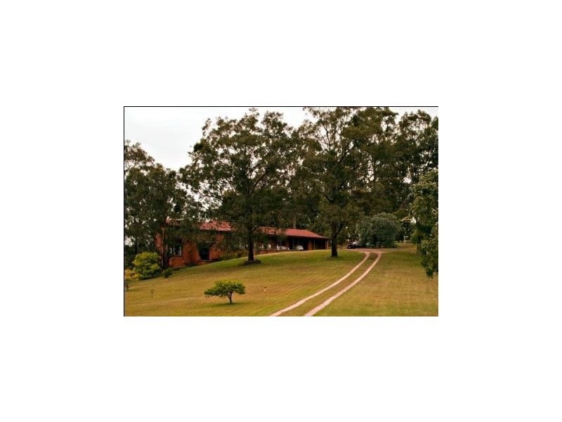 10 Langlands Road, Glen Oak NSW 2320