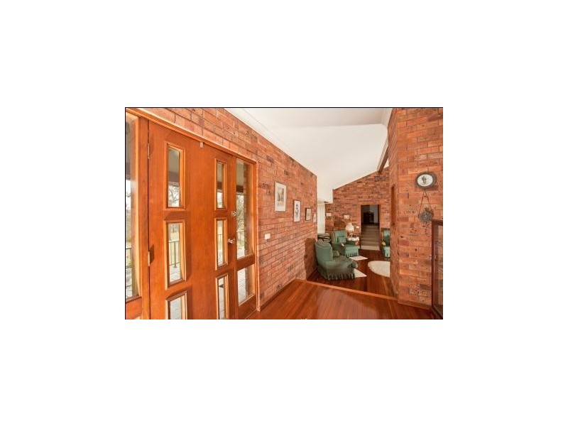 10 Langlands Road, Glen Oak NSW 2320