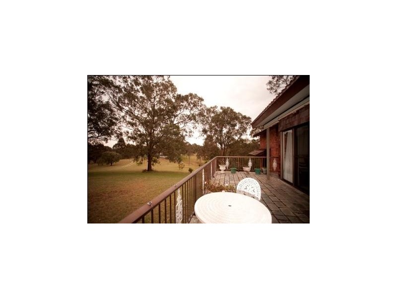 10 Langlands Road, Glen Oak NSW 2320