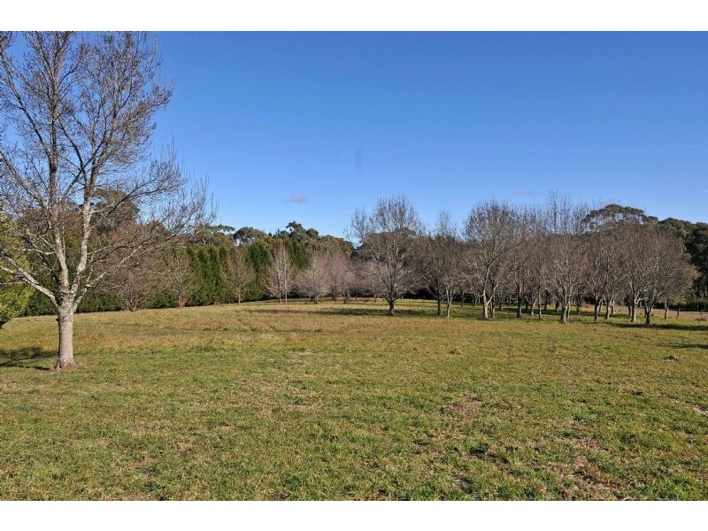 8 Birchwood Drive, Bundanoon NSW 2578