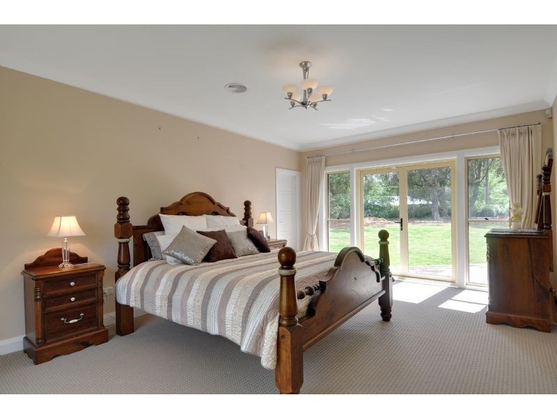 10 Harby Ave, Burradoo NSW 2576