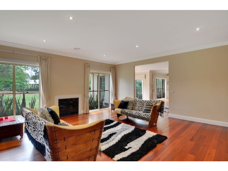 10 Harby Ave, Burradoo NSW 2576