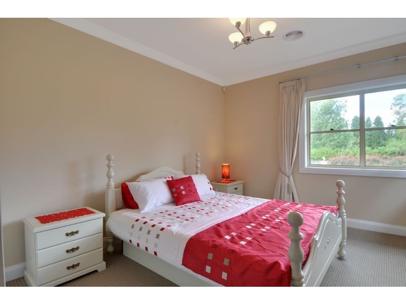 10 Harby Ave, Burradoo NSW 2576