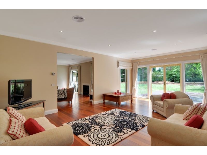 10 Harby Ave, Burradoo NSW 2576