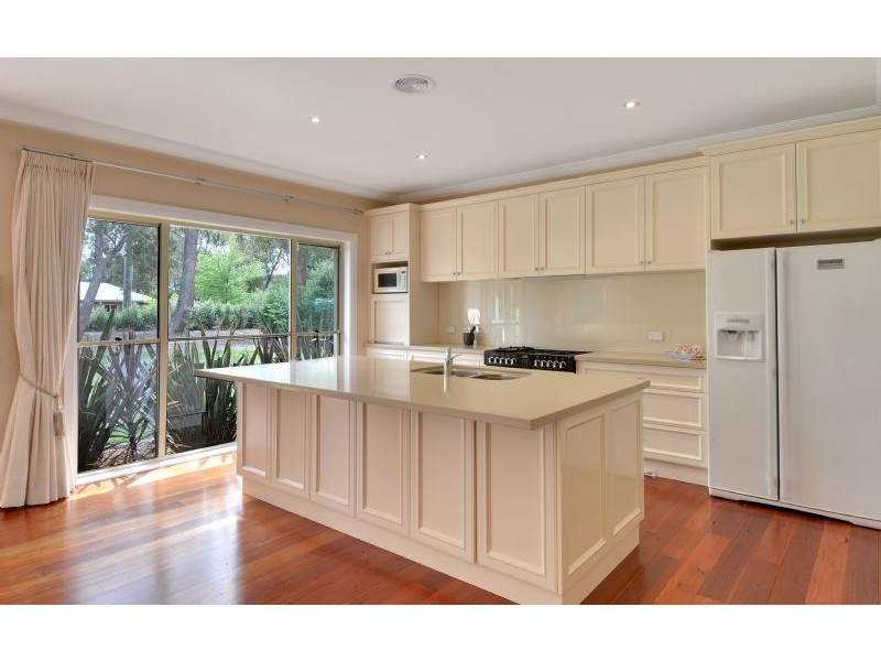 10 Harby Ave, Burradoo NSW 2576