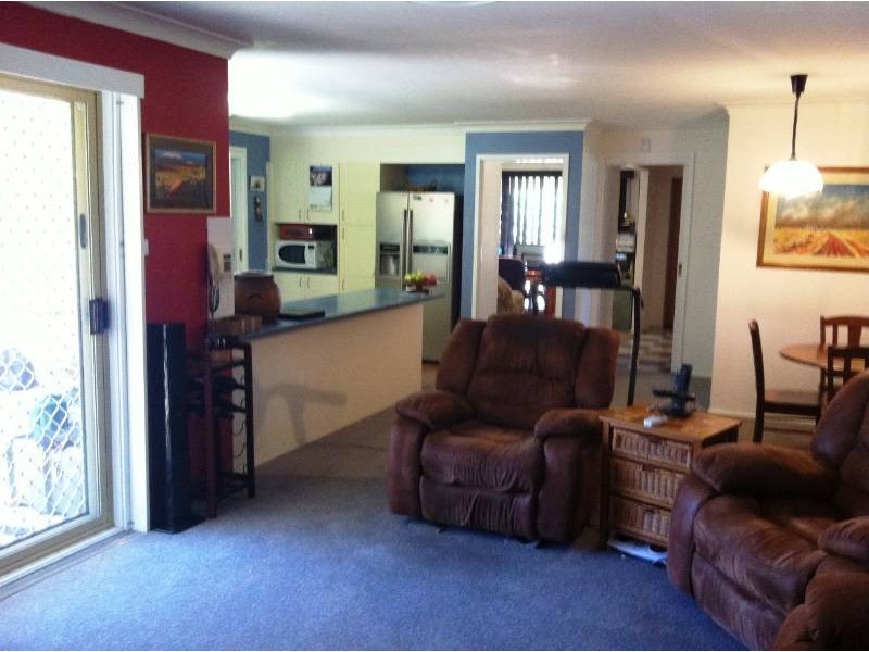 6 Rebecca Place, Moss Vale NSW 2577