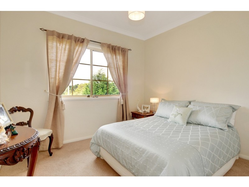 6 Devonshire Road, Robertson NSW 2577