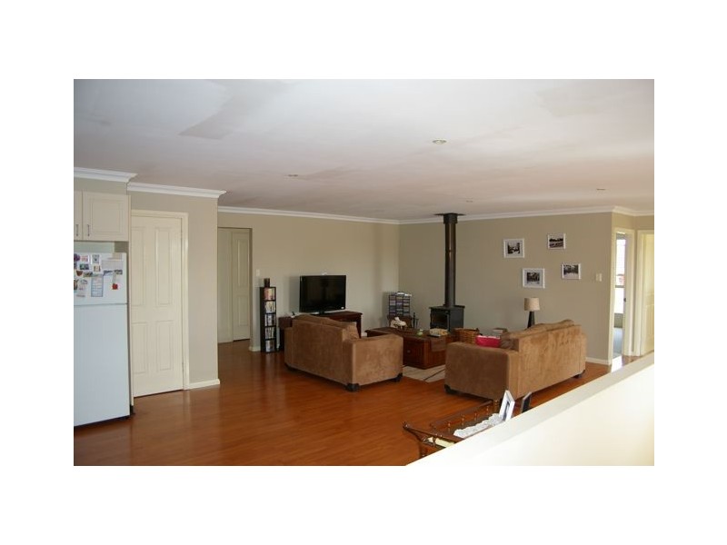 6 Dengate Crescent, Moss Vale NSW 2577