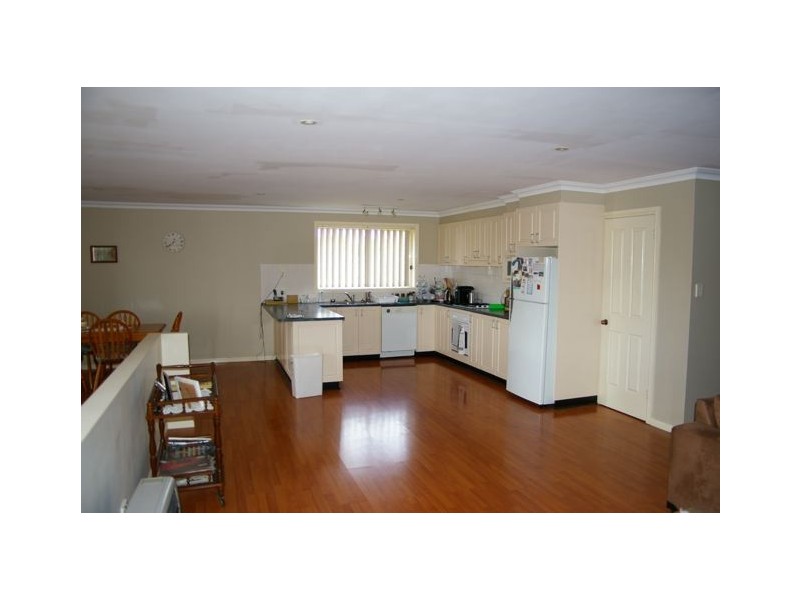 6 Dengate Crescent, Moss Vale NSW 2577