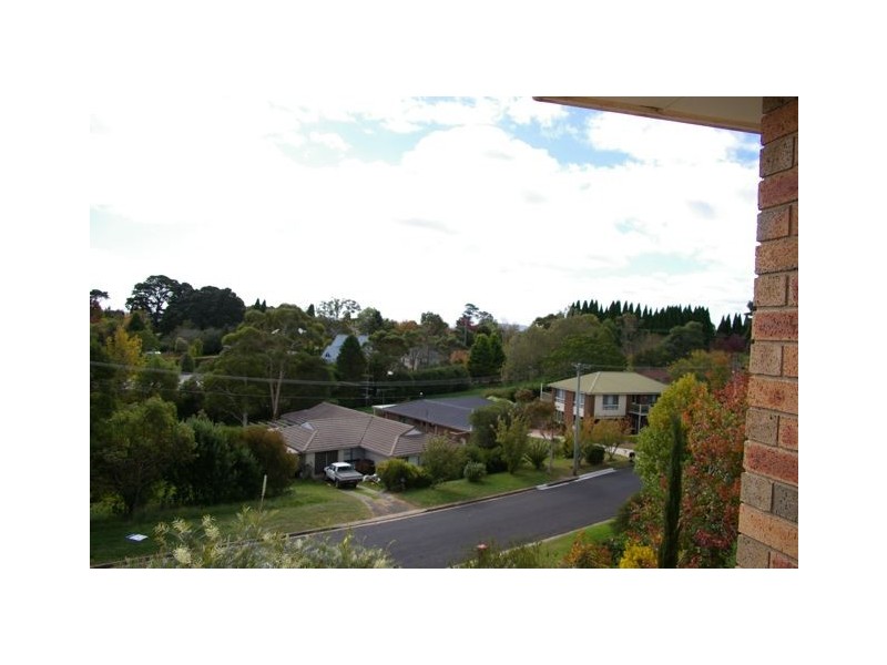 6 Dengate Crescent, Moss Vale NSW 2577