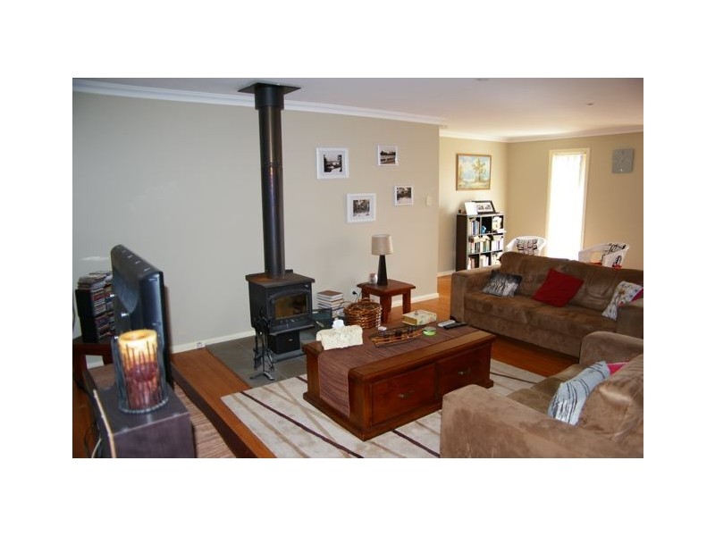 6 Dengate Crescent, Moss Vale NSW 2577