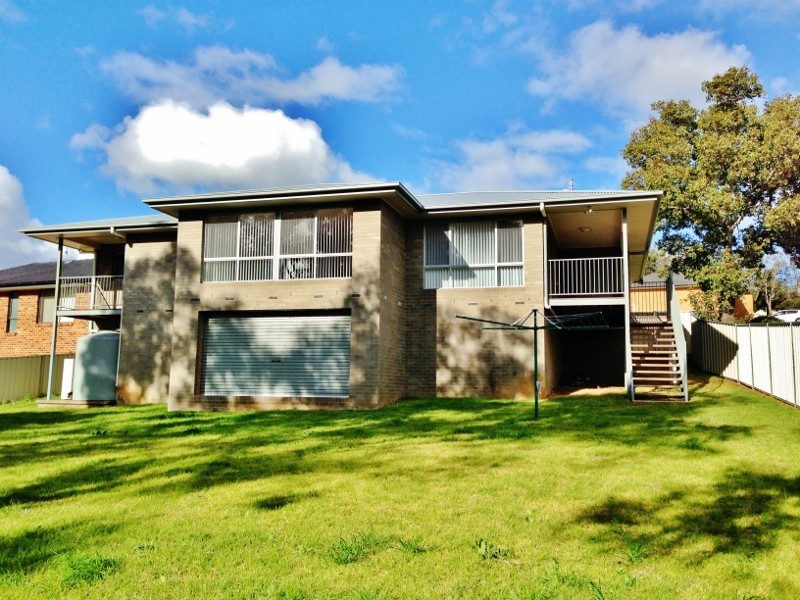 17 Henry Place, Young NSW 2594