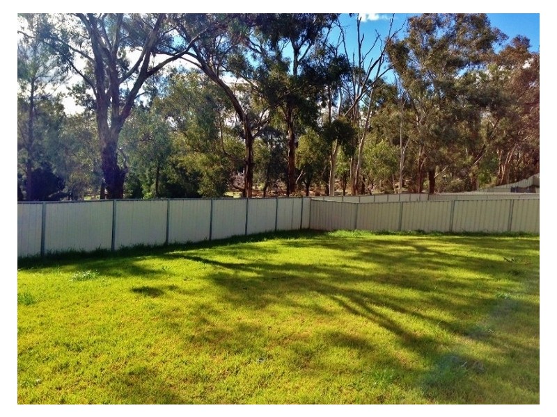 17 Henry Place, Young NSW 2594