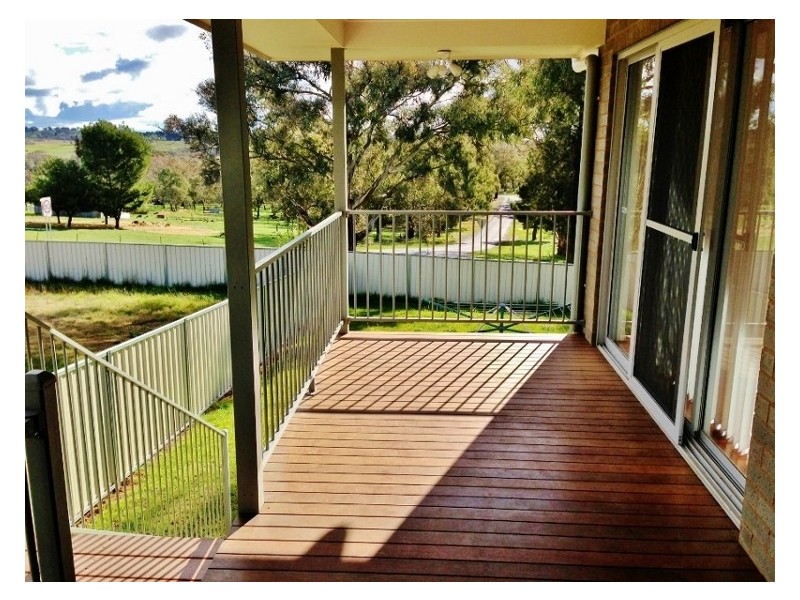 17 Henry Place, Young NSW 2594