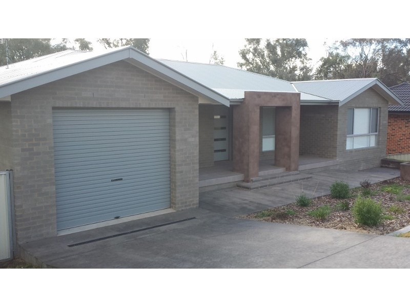 17 Henry Place, Young NSW 2594