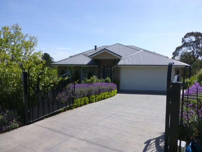 8 Lodge Lane, Bundanoon NSW 2578